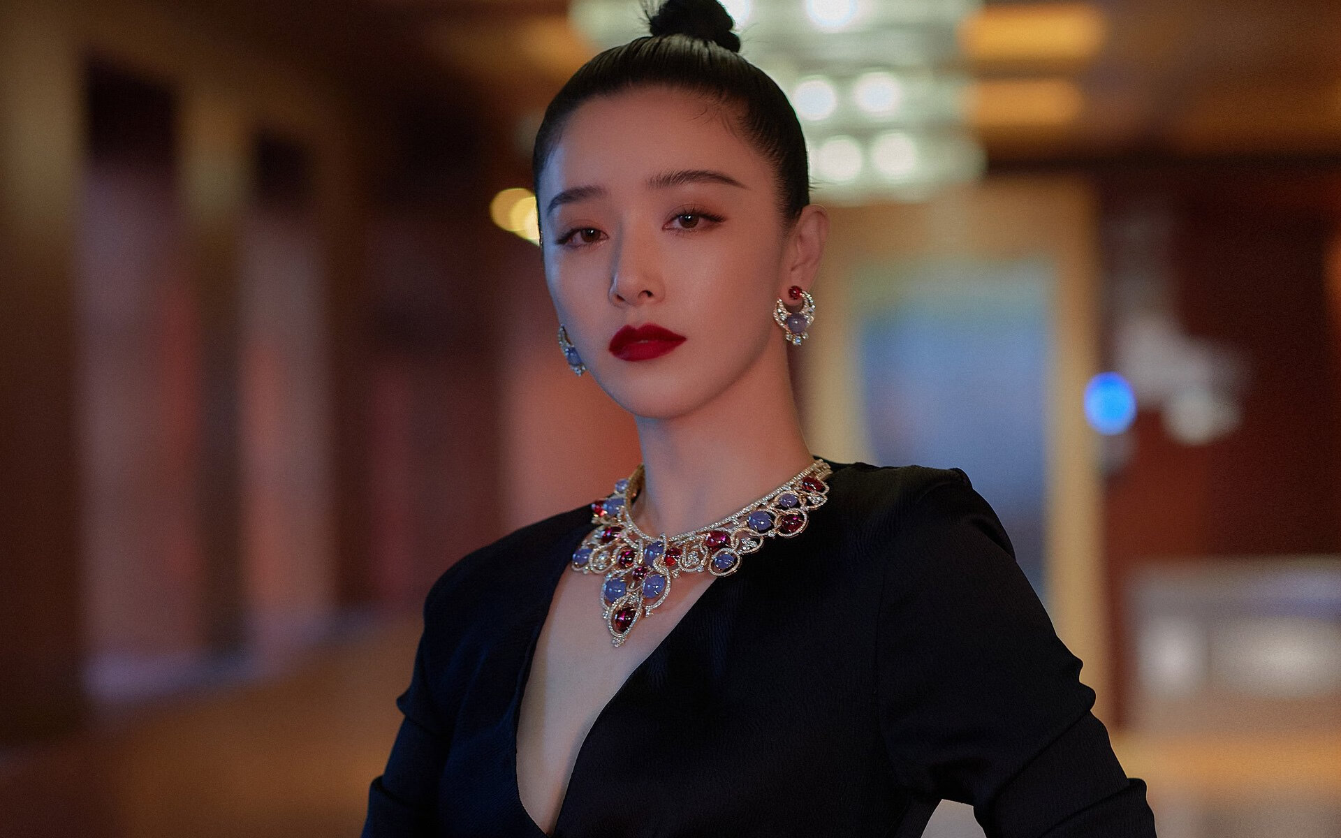 女足比赛中，中国队员王某获得最佳射手奖，女足中国最棒