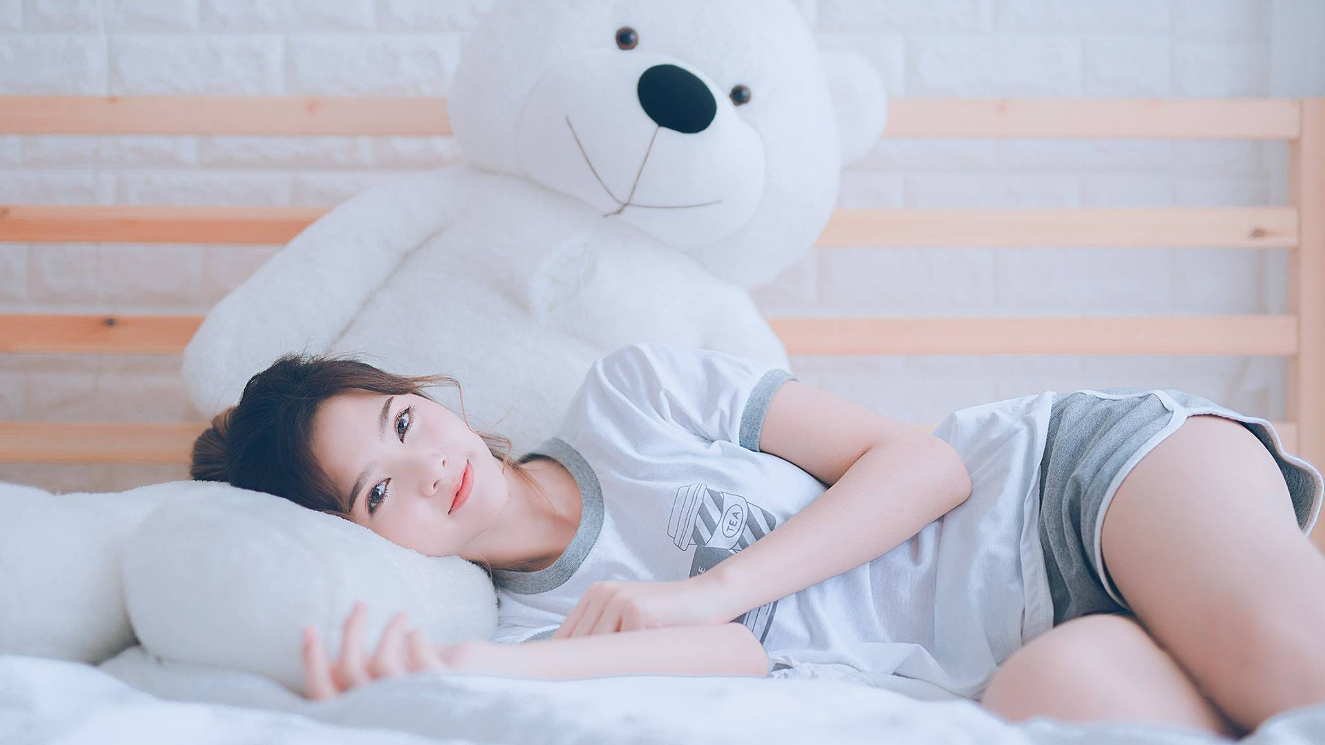 女子仰泳表现稳定,后程冲刺有力,女子仰泳出发