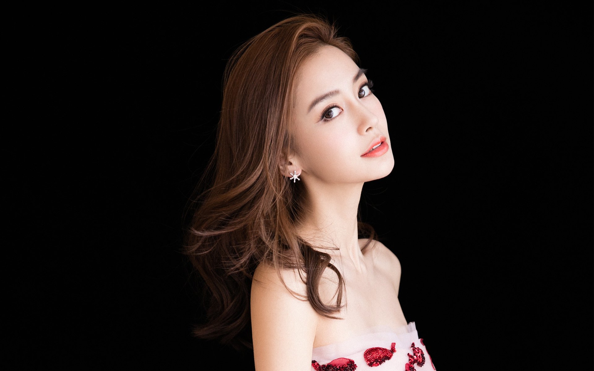 恩多比·恩乔:精准脚法让南非队在关键比赛中获得领先优势,恩多拉是什么意思