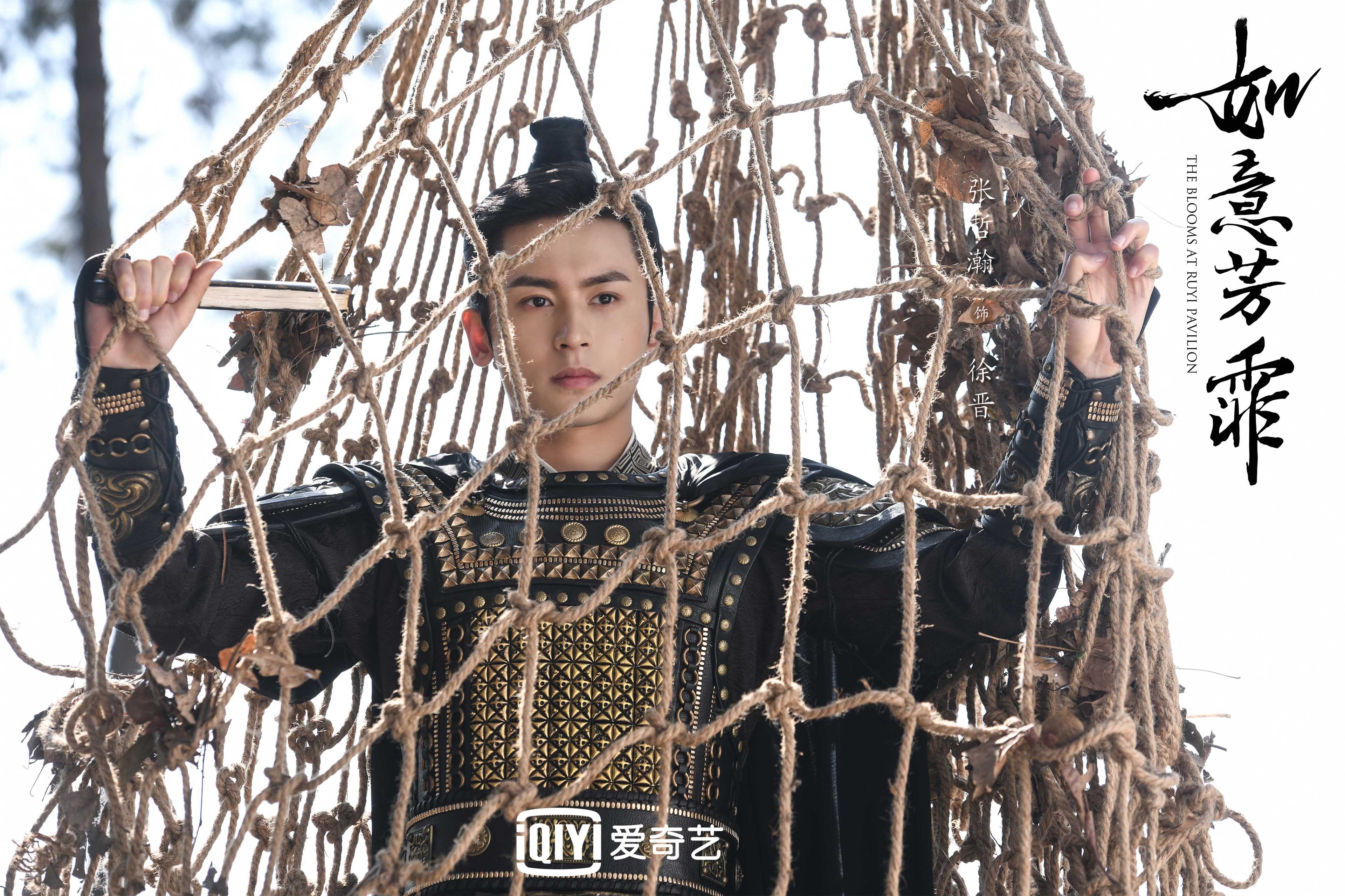 澳大利亚接力队冲线瞬间点燃赛场,澳大利亚女子游泳接力队员