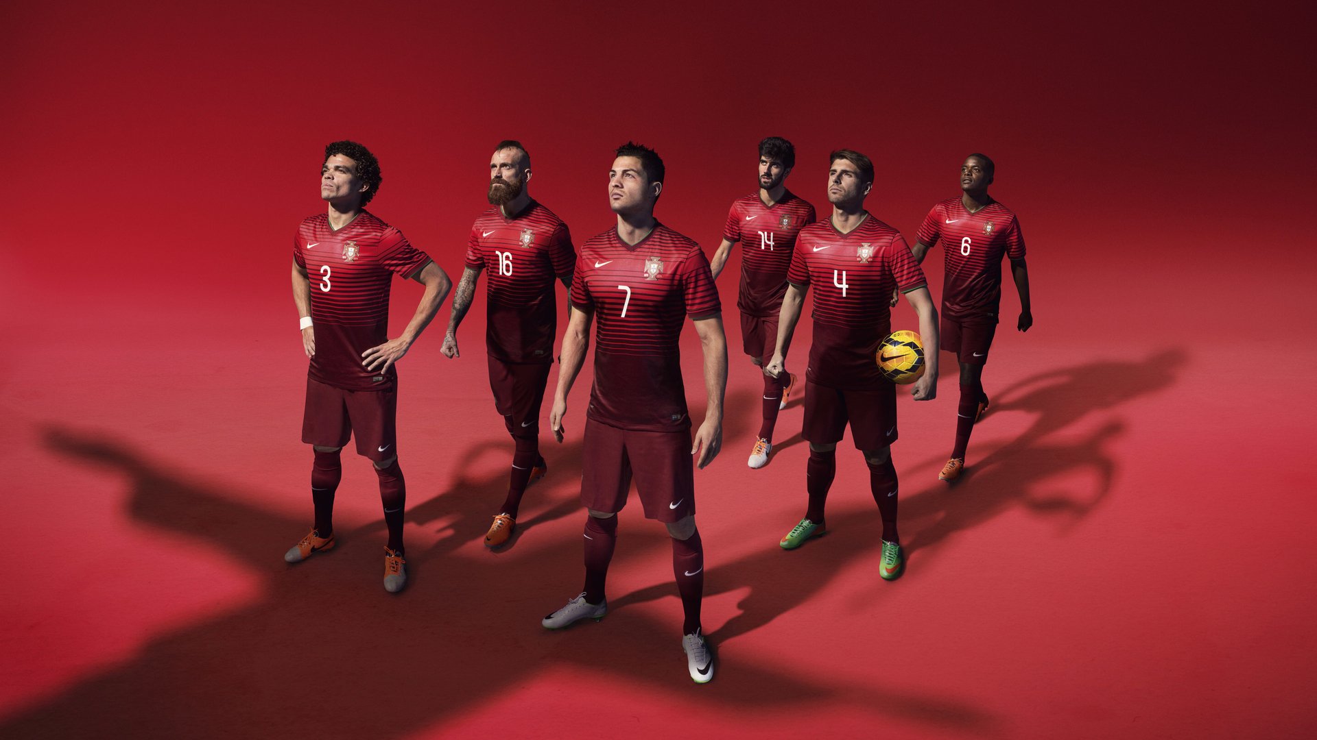 足球裁判引入AI辅助系统，减少争议判罚，足球裁判基础知识