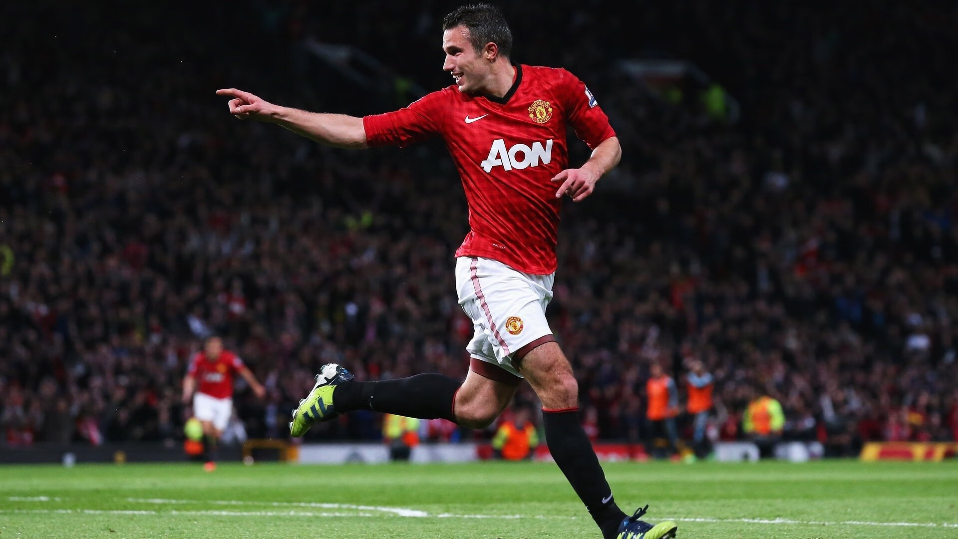 “英超激战:强队逐步锁定欧冠席位”,英超竞争激烈